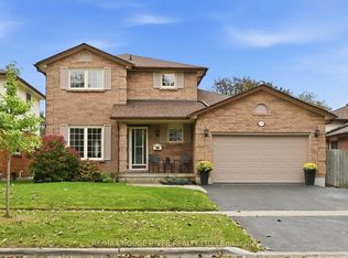 17 Cloverfield St, Clarington, ON L1E 1K4