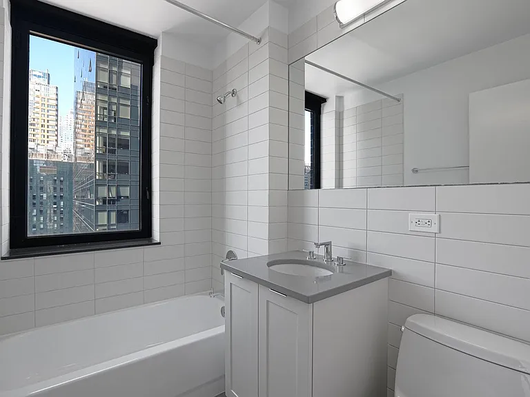 420 W 42nd St #25F — Photo 7