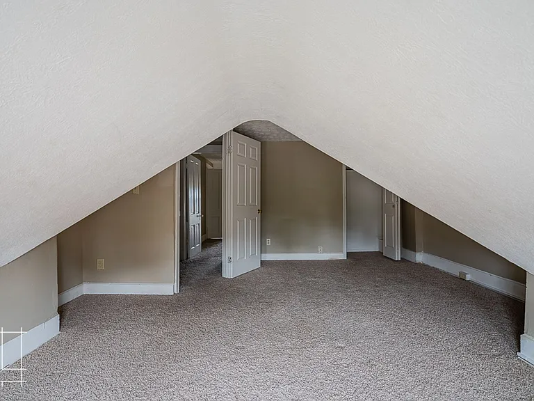 Neil House — Photo 46