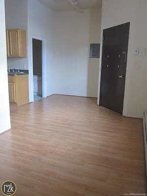 Rented by Realty 2000 Corp | media 8