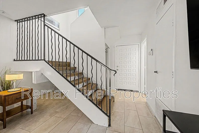 3 bed, 2.5 bath, 1224 sqft, $2,495 — Photo 3