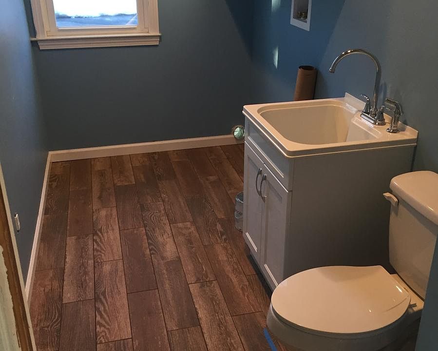 Laundry / 1/2 bath