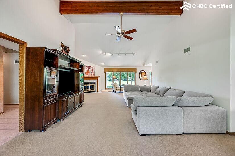 OLED TV to enjoy same view at each seating arrangement angle