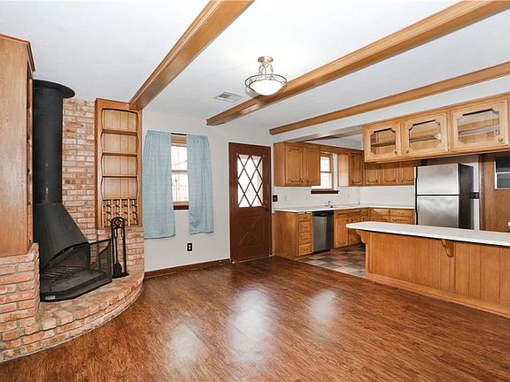 5th image of 9613 Essex Ct
