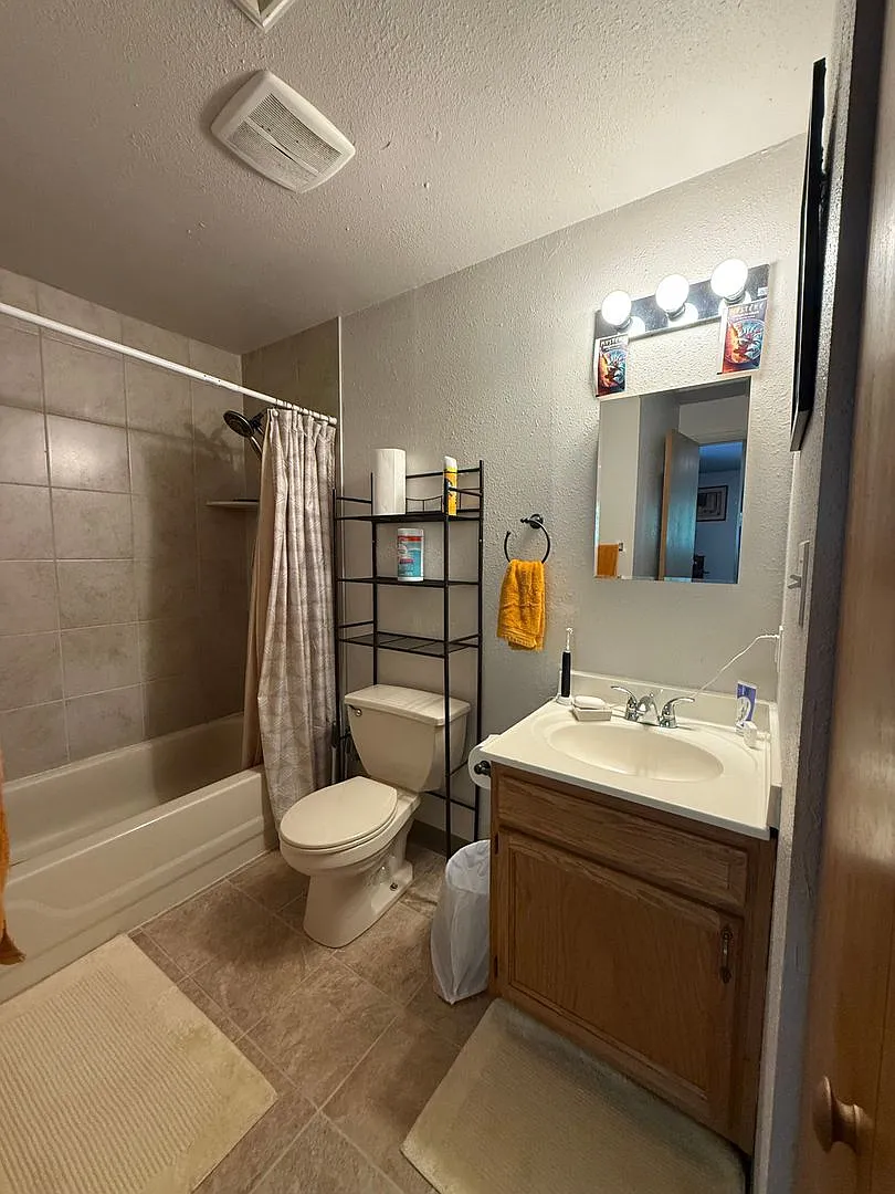 Hidden gem on Auburn for rent — Photo 4