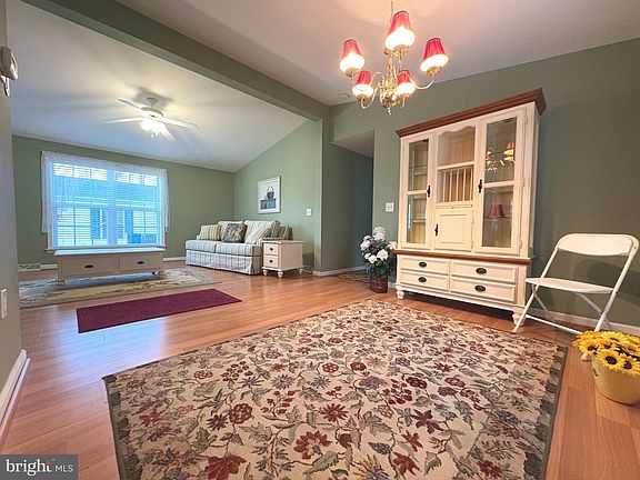 4th image of 30 Fort Lee Dr