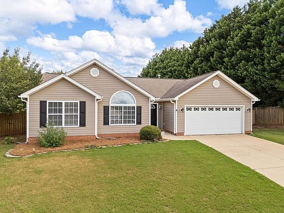 3rd image of 124 Cotton Hill Ln