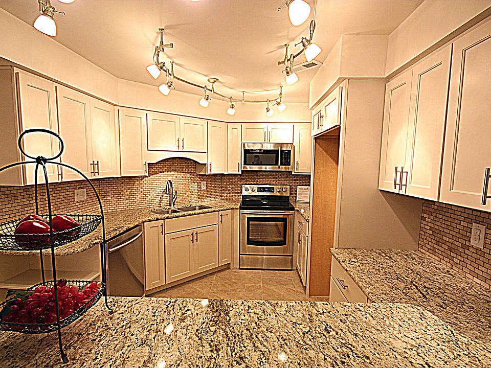 1st image of 4570 Laclede Ave APT 104