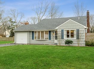 6 Chapel Pl, East Patchogue, NY 11772