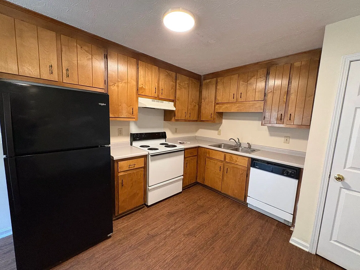 Pre-Leasing For August 7th, 2027! — Photo 4