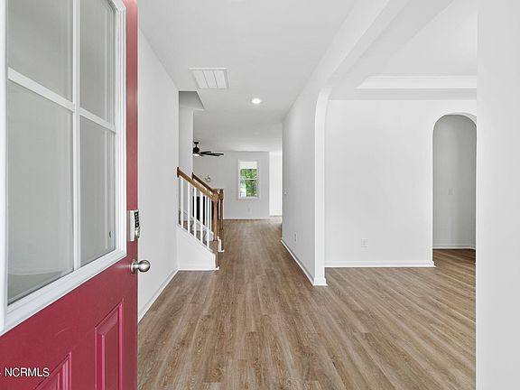 5th image of 221 Woodsrun Street