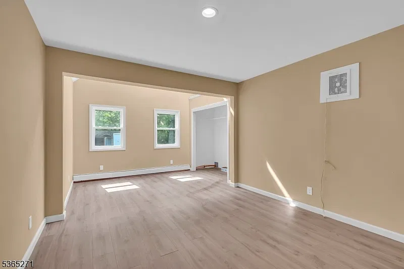 3 bed, 2100 sqft, $2,600 — Photo 3
