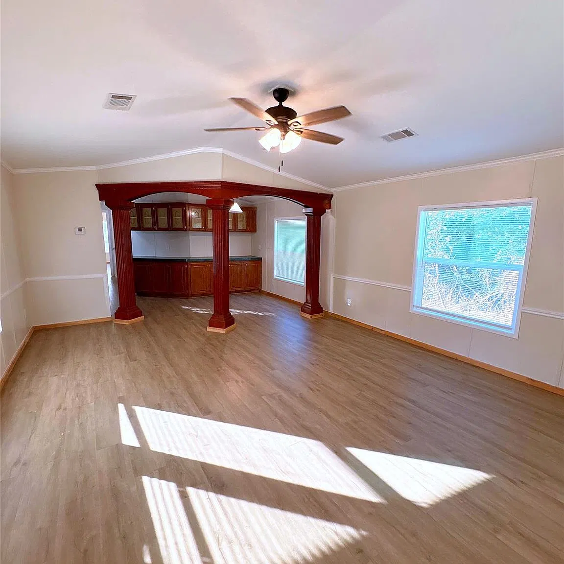 3 bed, 2.0 bath, 1216 sqft, $1,350 — Photo 2