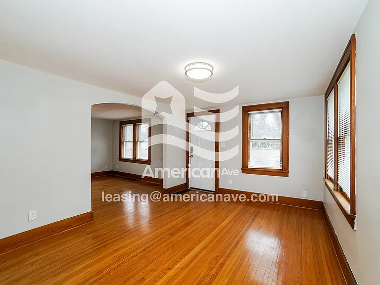 1078686_003_wm_-_living_room_13538905.jpg