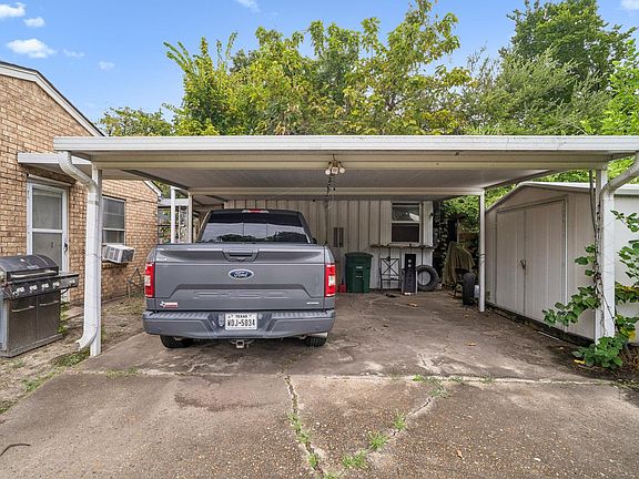4th image of 3924 Majestic St