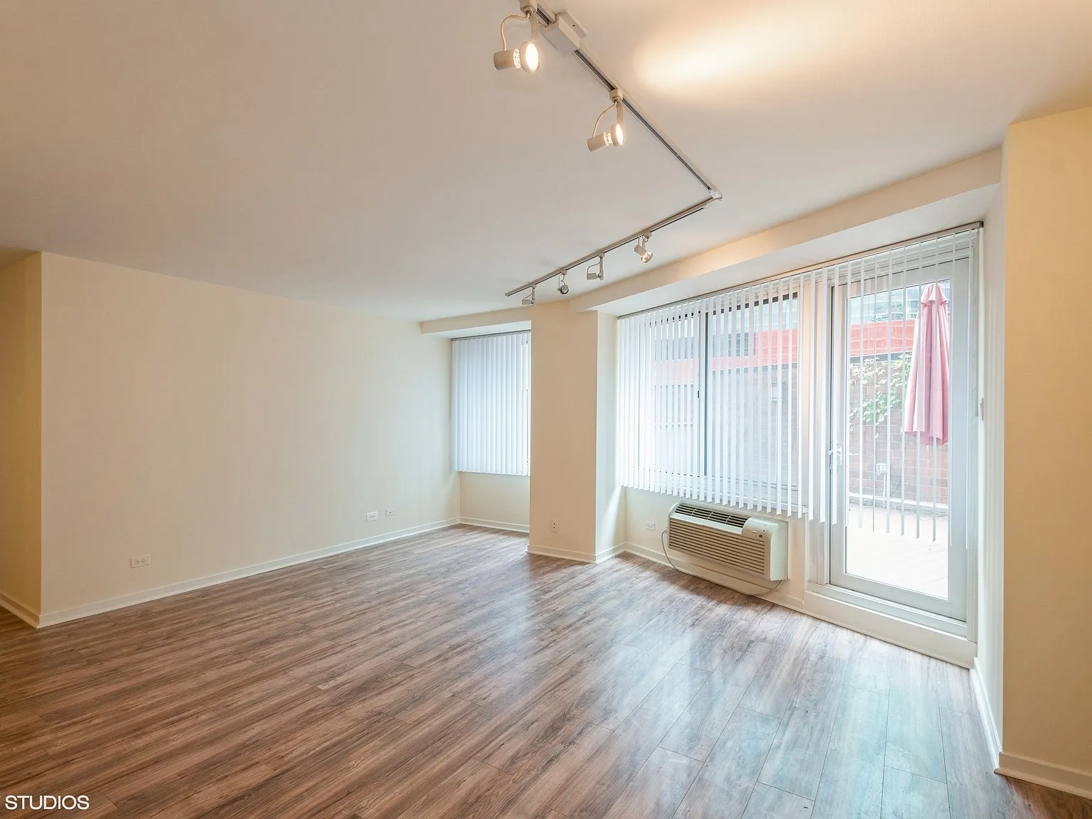 2 bed, 1200 sqft, $3,500 — Photo 2