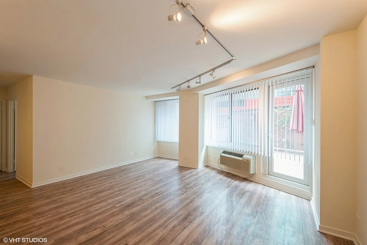 Building Photo - 211 E Ohio St #716