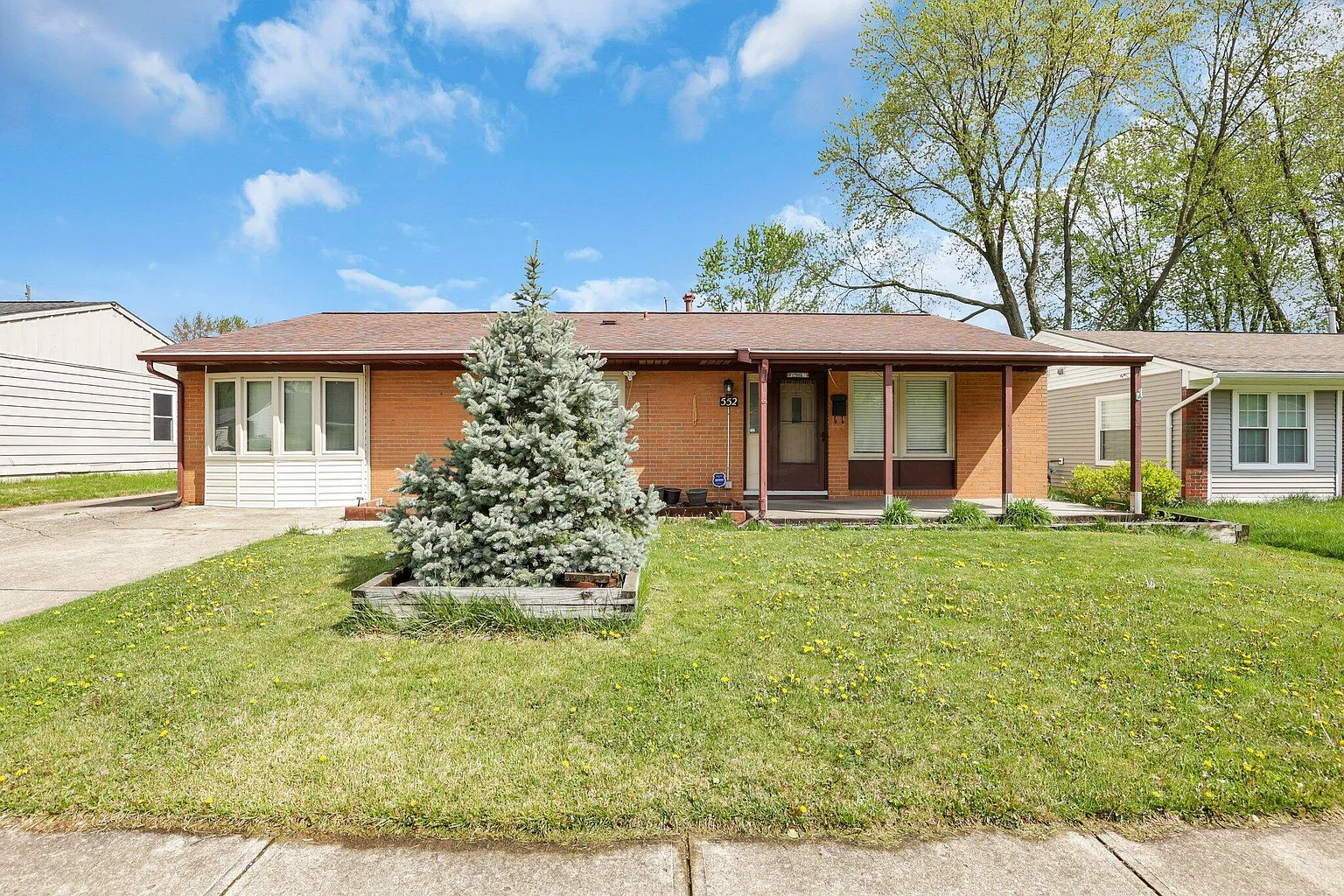 552 Daventry Ln photo 1