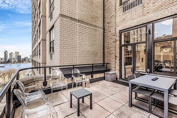 Rented by Sotheby's International Realty | media 30