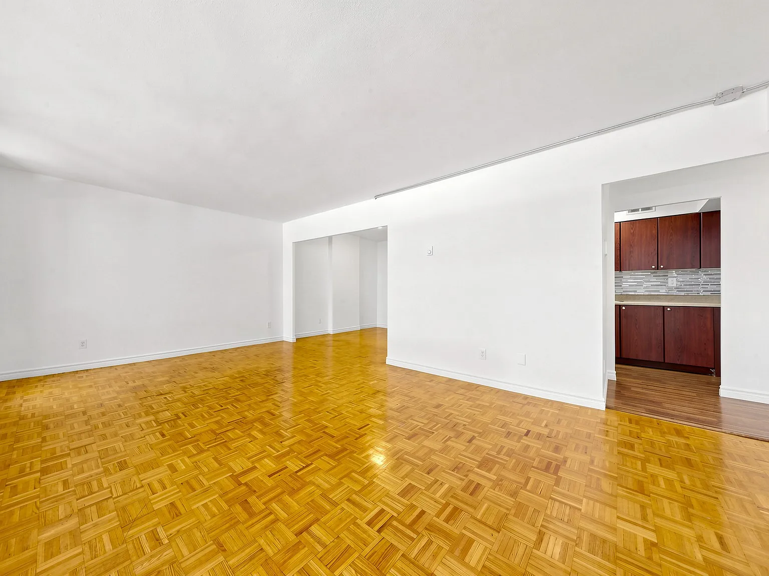38 Lambton Avenue — Photo 4