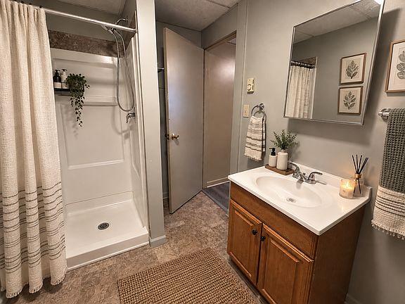 4th image of 10 Bucknell Ave #D