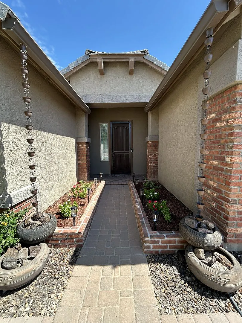 Near Eastmark - 4 Bedroom — Photo 4