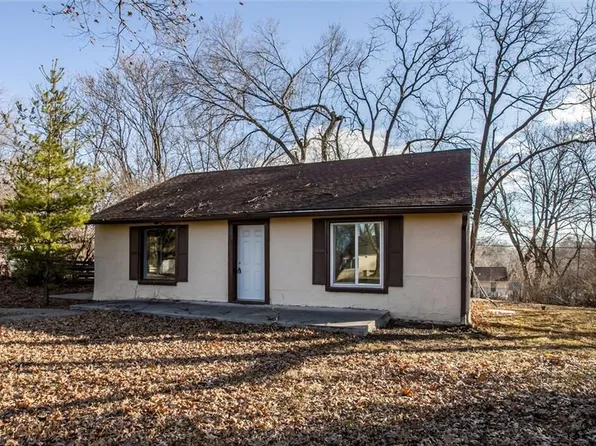 9043 Walnut St, Kansas City, MO 64114