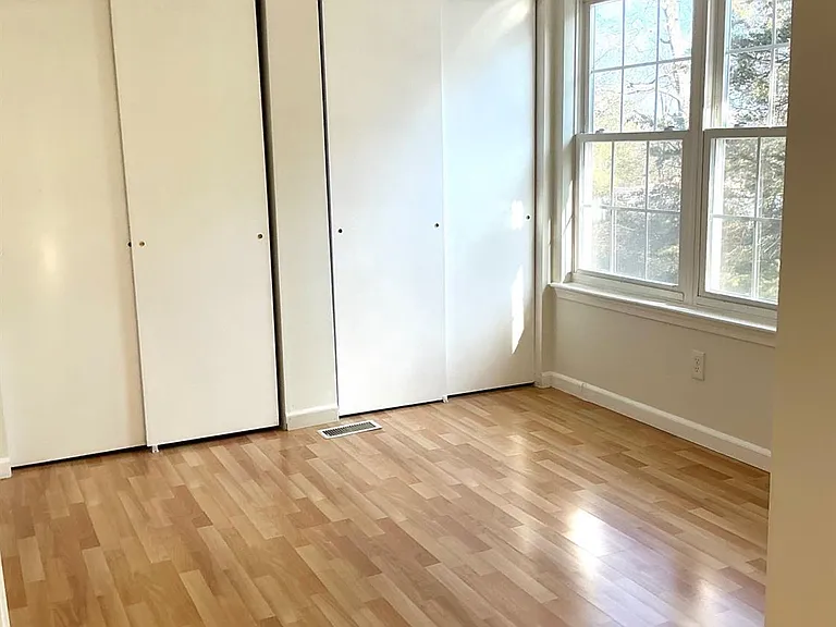246 Hyde Park Rd — Photo 16