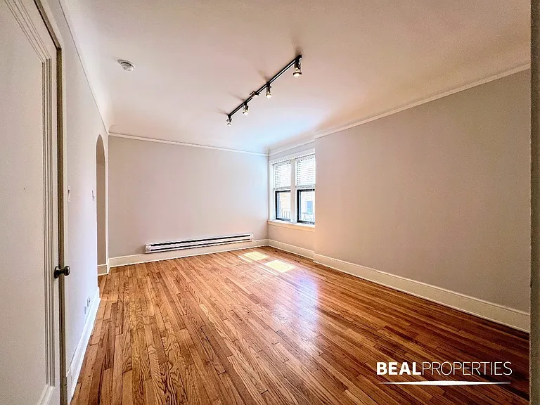 2323 N Rockwell St #B1 — Photo 3