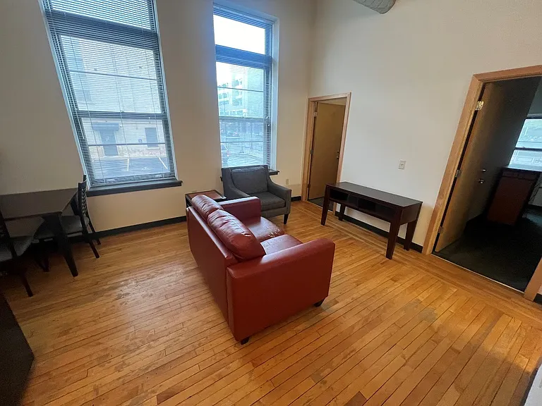 142 W Johnson St — Photo 43
