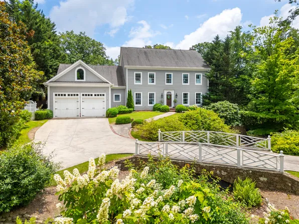405 Linden Way, Lookout Mountain, TN 37350