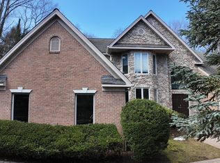 1550 Laurel Hollow Rd, Laurel Hollow, NY 11791