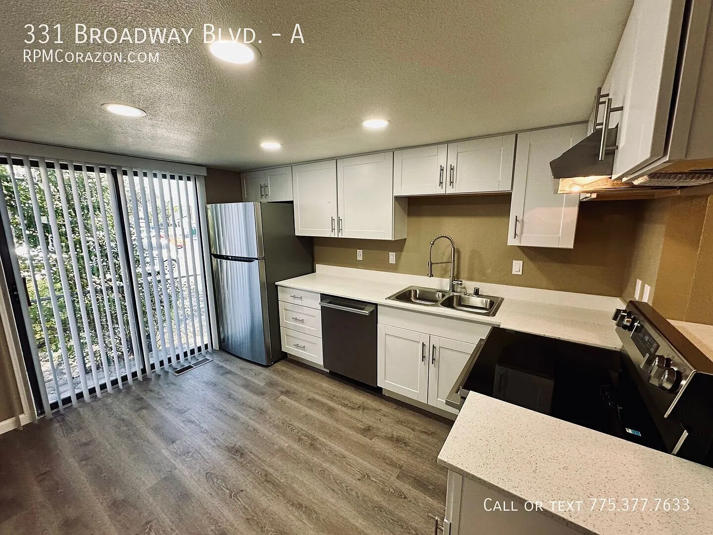 Fully updated 2 bed 2.5 bath townhouse w/ AC ! — Photo 4