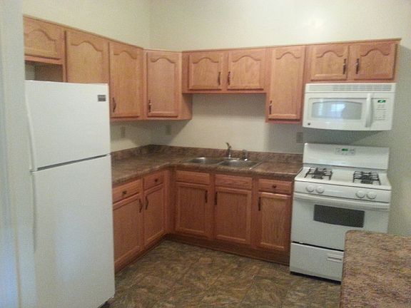 4th image of 842 Ash St