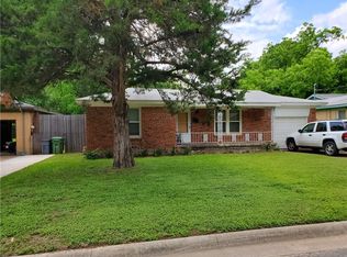 425 Harmon Rd, Hurst, TX 76053