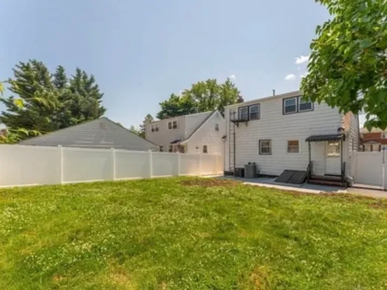 323 S Wood Ave — Photo 11
