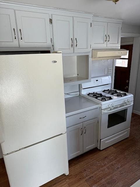 1st image of 439 John St