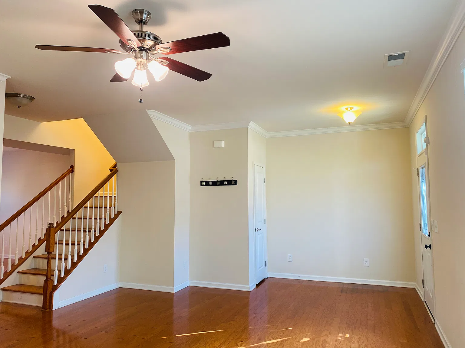 3 bed, 1800 sqft, $2,000 — Photo 4