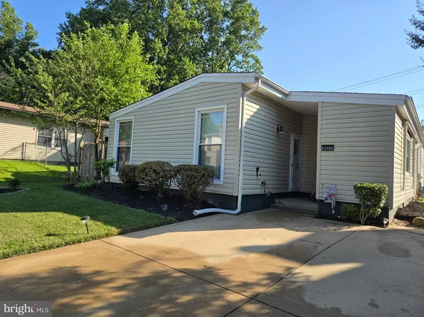 12702 Torrington St, Woodbridge, VA 22192