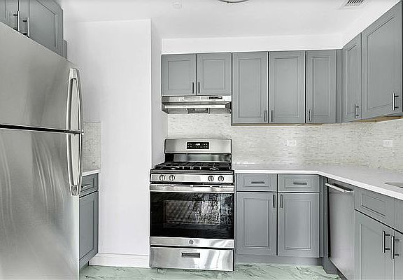 3rd image of 142 Richards St APT 3A
