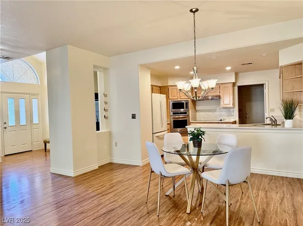 421 Wonderstone Dr, Las Vegas, NV 89107