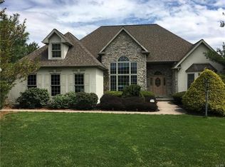 3332 Fairland Dr, Schnecksville, PA 18078