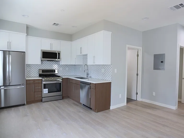 1242 N Beachwood Dr #1242 — Photo 10