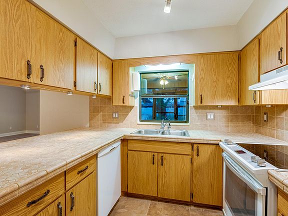 5th image of 1217 Mardrake Rd