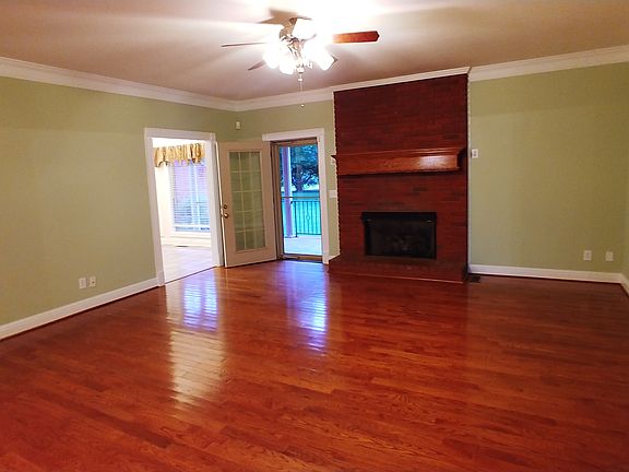 Living room with fireplace 