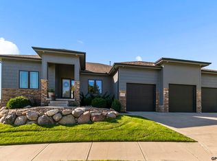 19603 Brookside Ln, Gretna, NE 68028