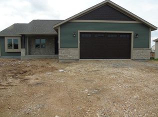 565 Mary Way, Slinger, WI 53086