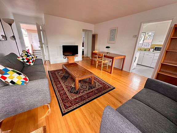4th image of 2044 Yale St