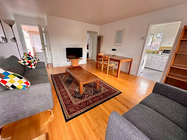 2044 Yale St — Photo 4