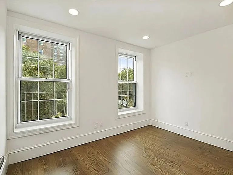 407 E 6th St #3 — Photo 3